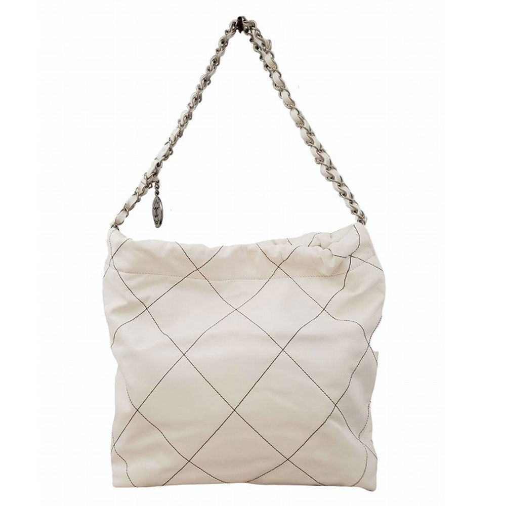 シャネル CHANEL シャイニーカーフスキン CHANEL22 ハンドバッグ ホワイト/シルバー