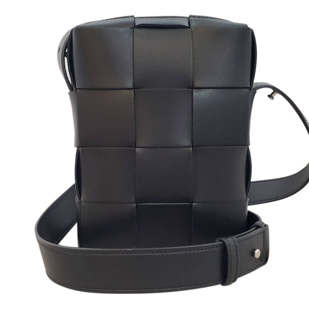 ボッテガ ヴェネタ BOTTEGA VENETA カーフスキン マキシイントレチャート カセット ショルダーバッグ 765937 ブラック