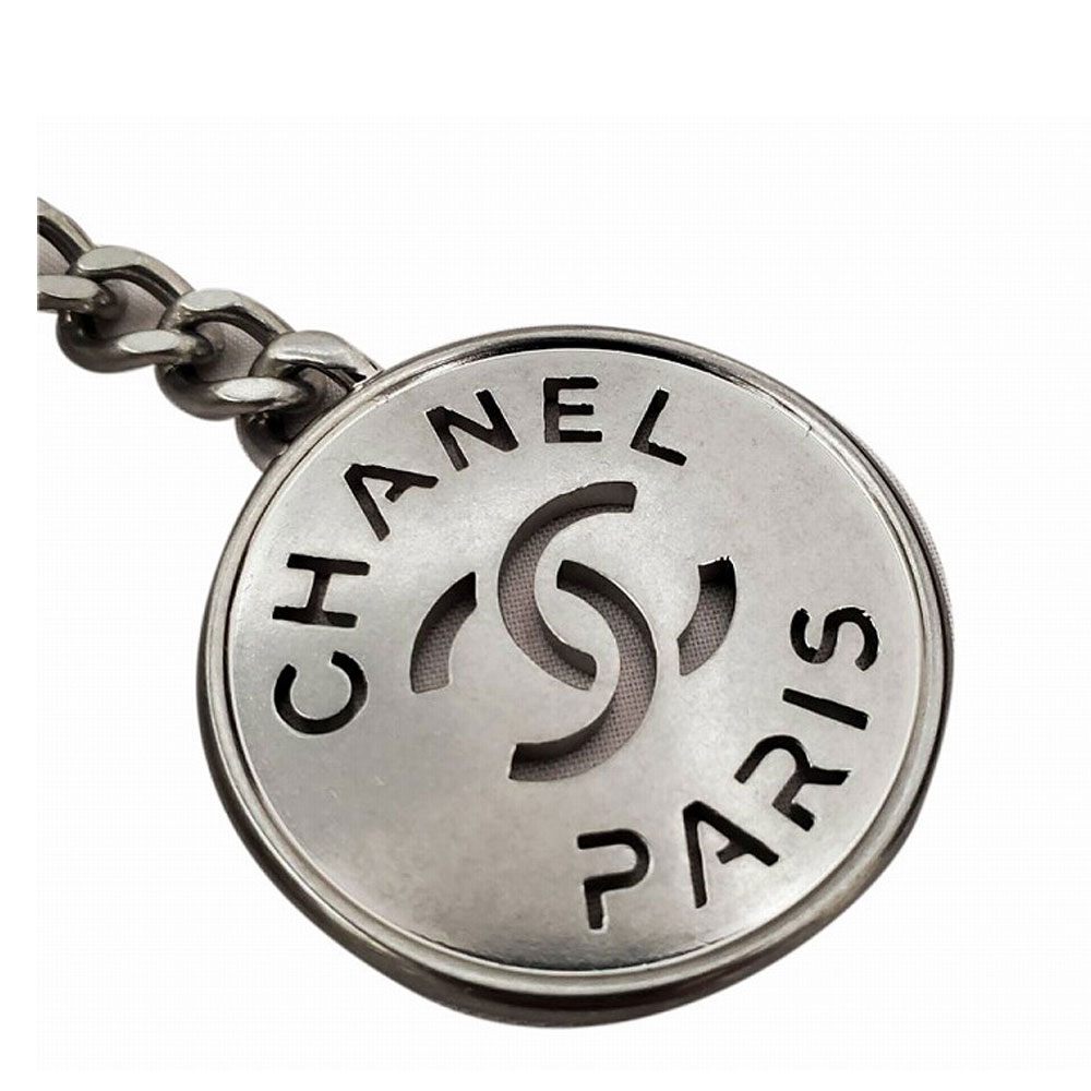 シャネル CHANEL シャイニーカーフスキン CHANEL22 ハンドバッグ ホワイト/シルバー