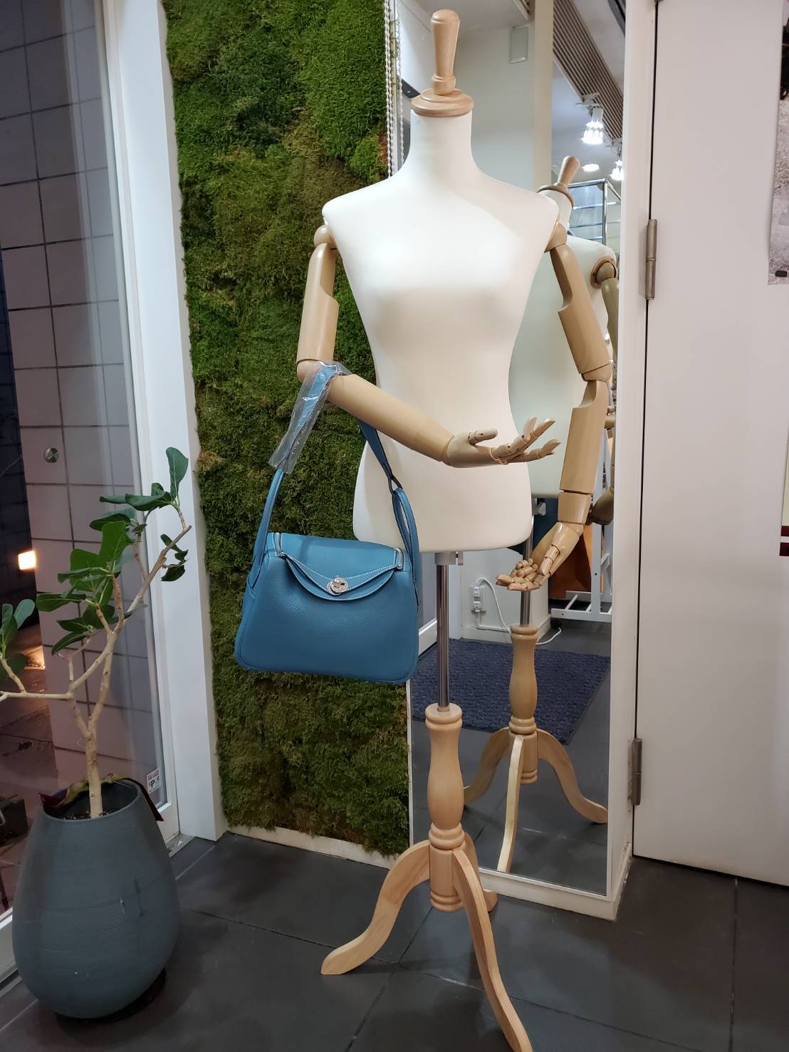 Hermes Lindy 26 Blue Jean Taurillon W Stamp Silver Hardware