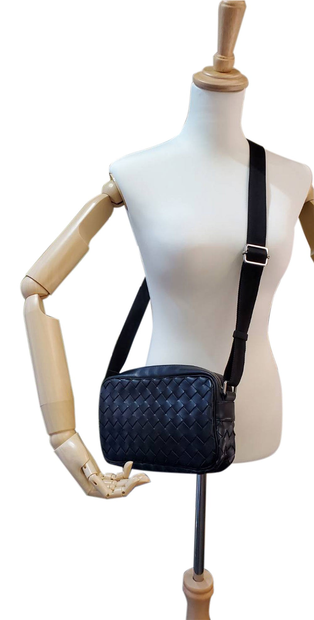 ボッテガヴェネタ BOTTEGA VENETA ラムスキン イントレチャート カメラバッグ ブラック