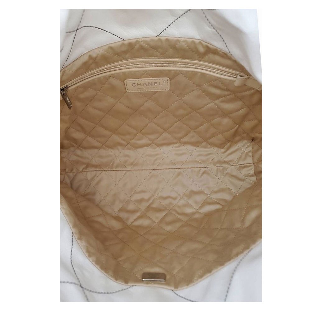 シャネル CHANEL シャイニーカーフスキン CHANEL22 ハンドバッグ ホワイト/シルバー