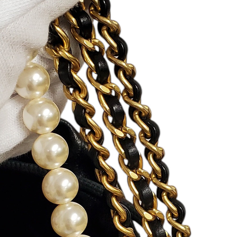 シャネル CHANEL シャイニーカーフスキン CHANEL22 ミニ パールチェーン ショルダーバッグ AS3980/PW25053