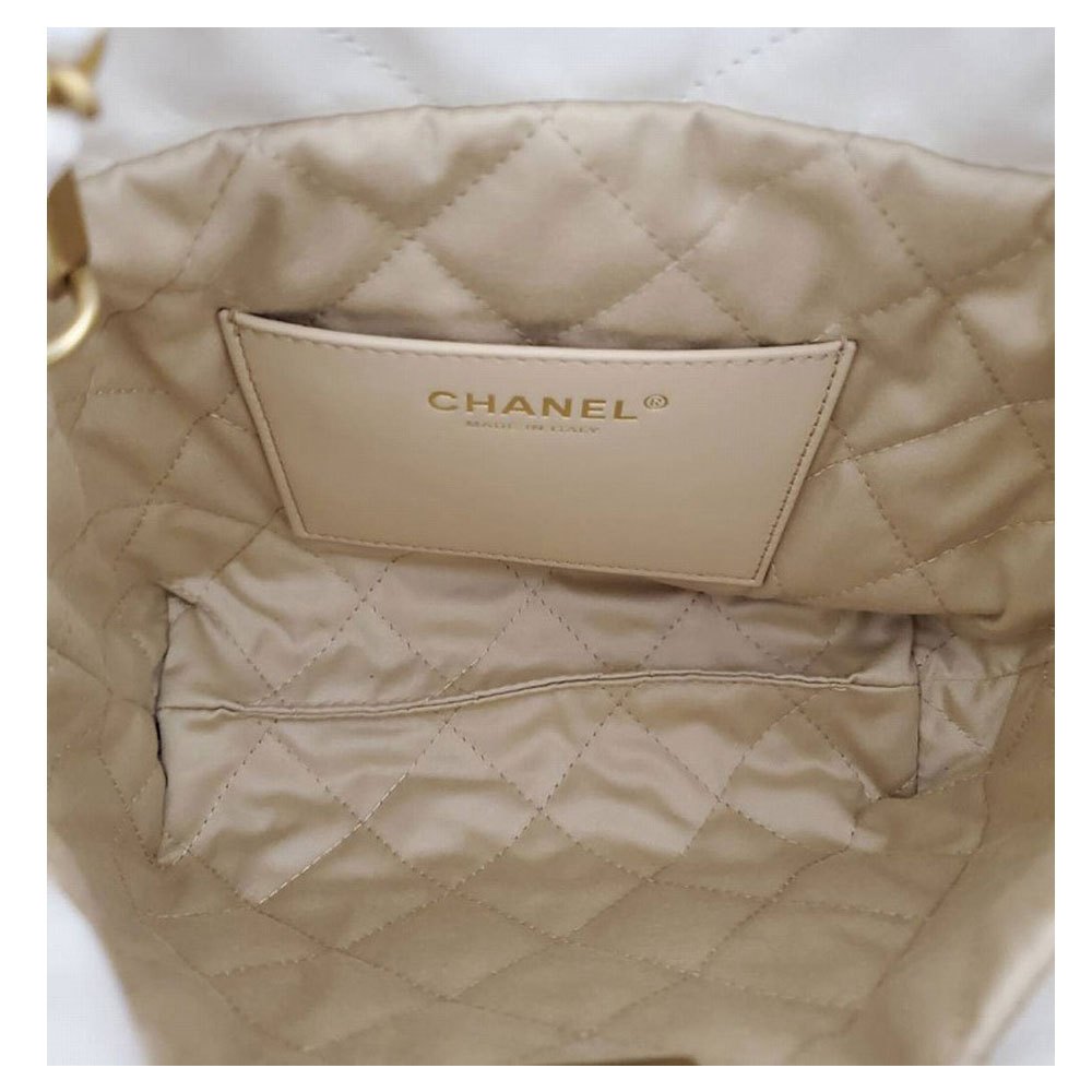シャネル CHANEL シャイニーカーフスキン CHANEL22 ハンドバッグ ホワイト/ゴールド