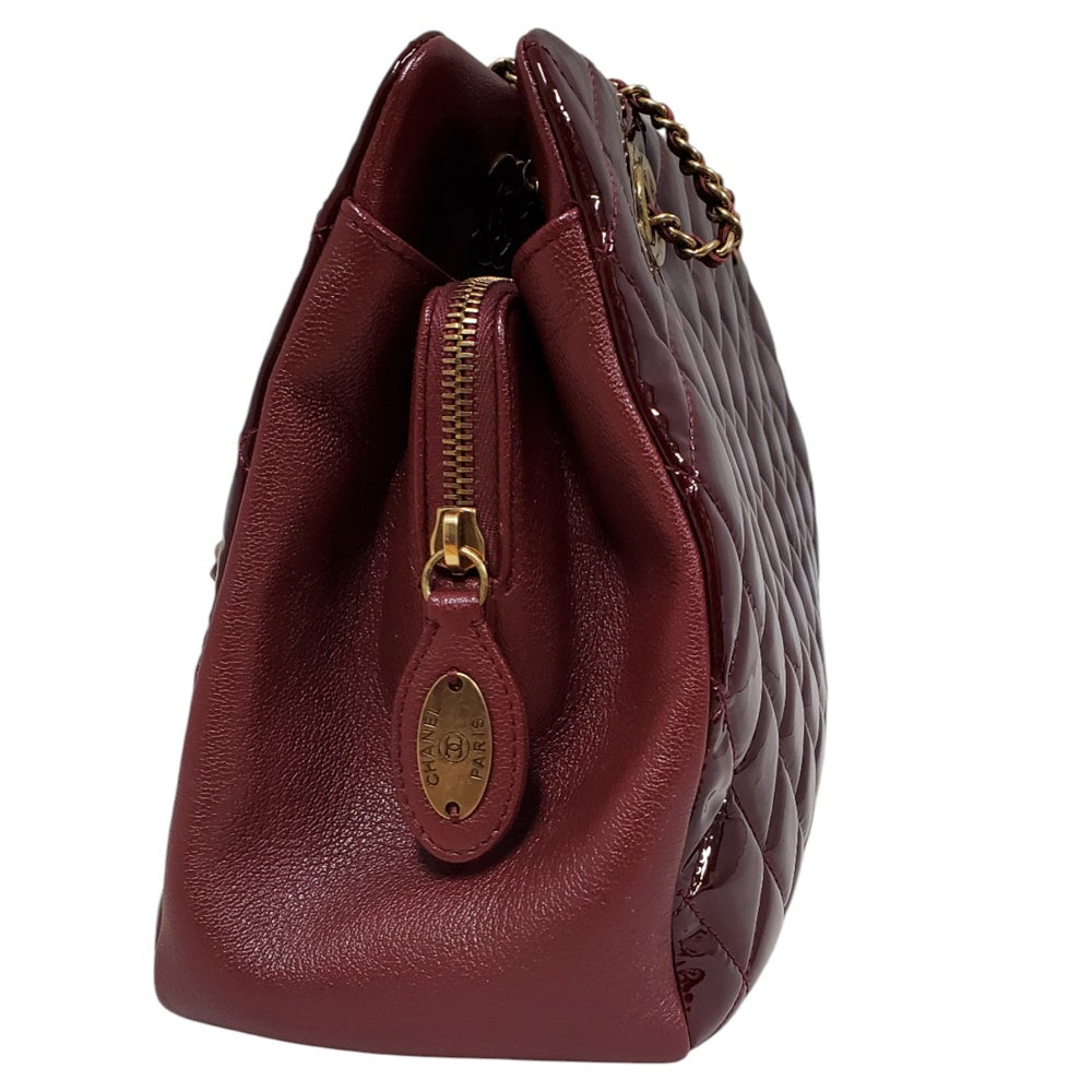 シャネル  CHANEL  パテントレザー  マトラッセ  チェーントートバッグ  ボルドー  A92893/AT251117