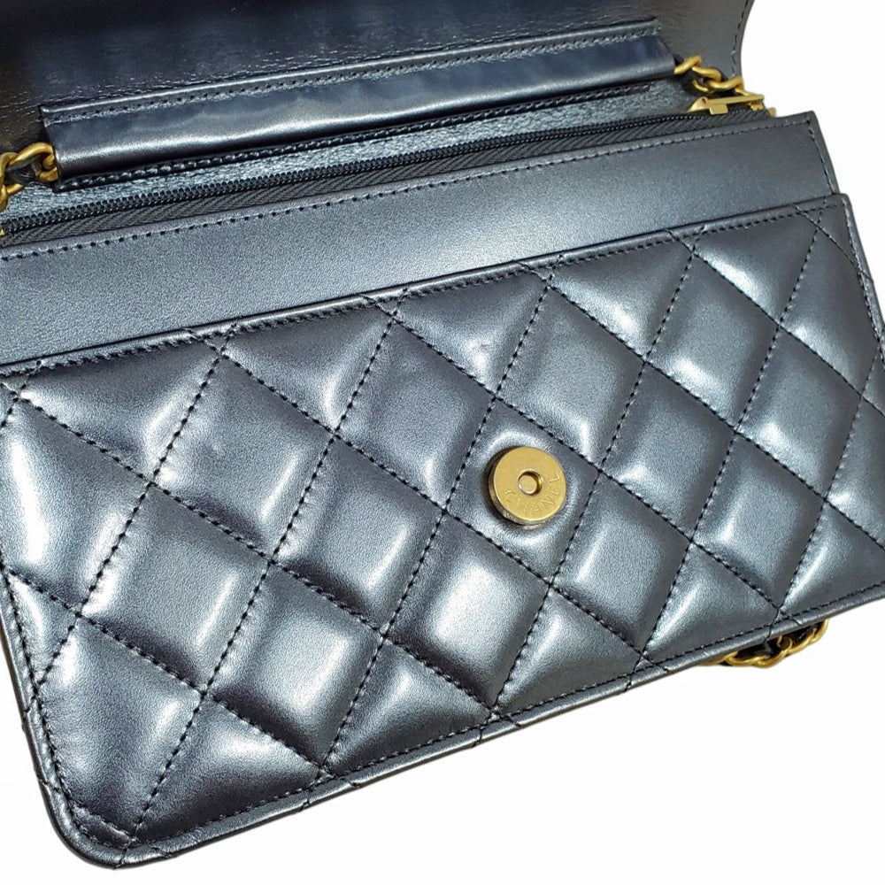 シャネル  CHANEL マトラッセ チェーンウォレット ショルダーバッグ メタリックブルー ラムスキン/PW24079