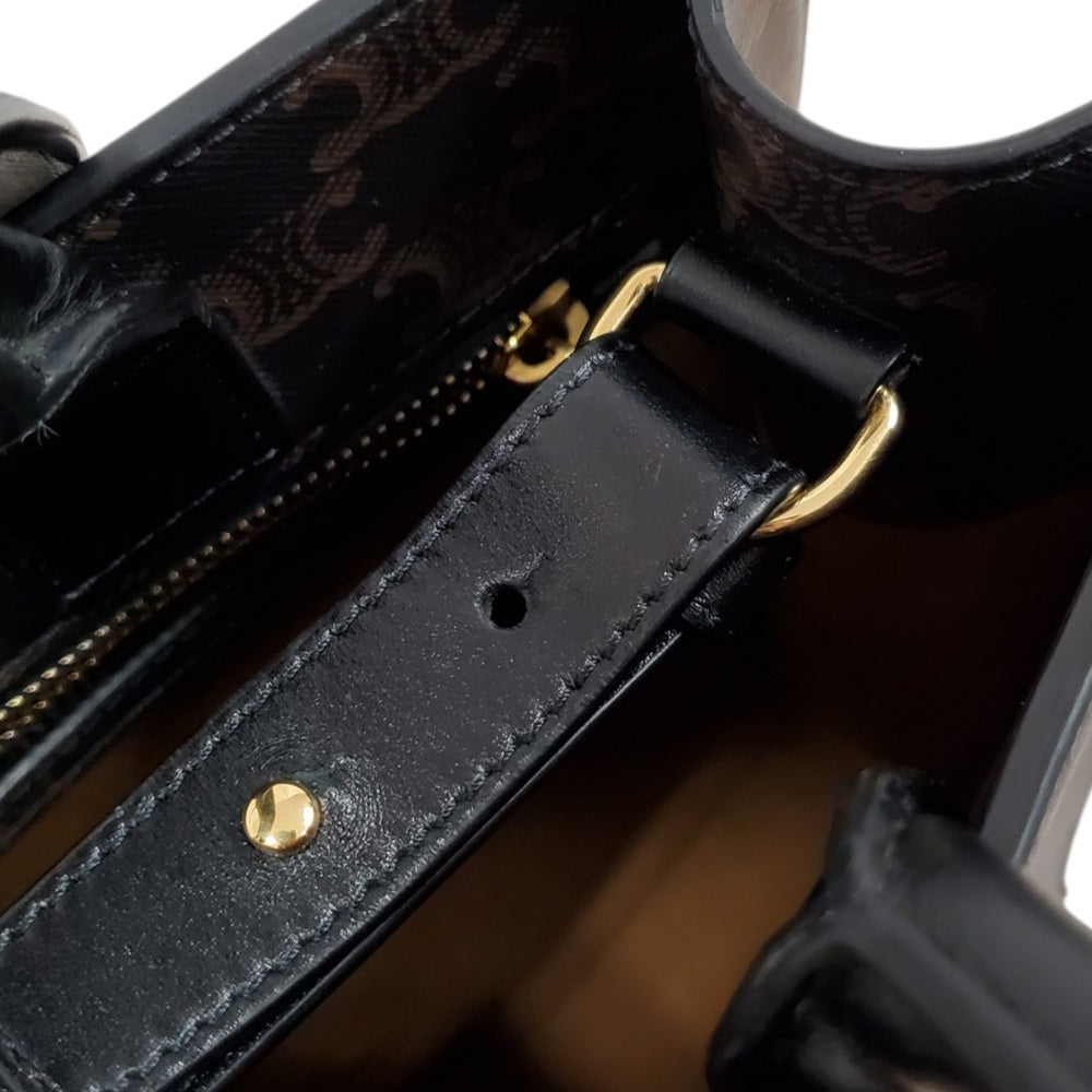 セリーヌ  CELINE  トリオンフ  バーティカルカバ  ミディアム  ブラック/MA2602011