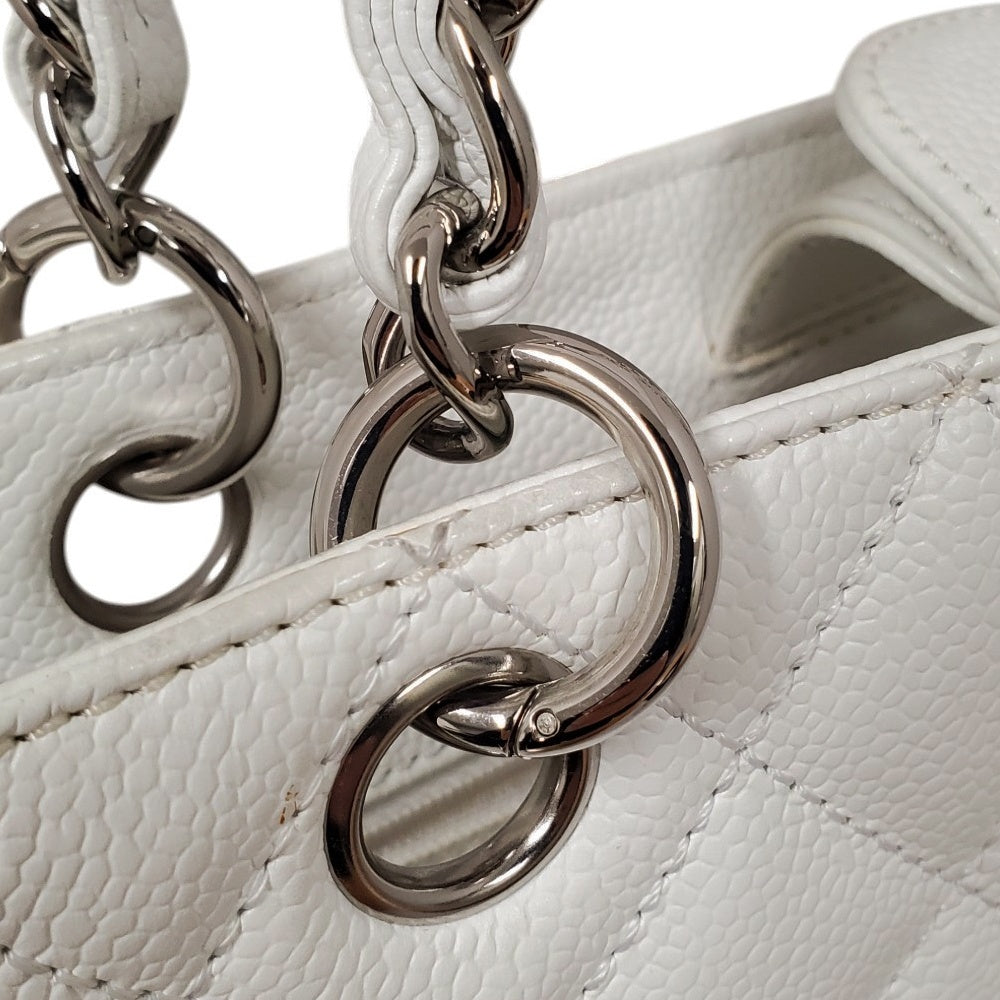 シャネル  CHANEL  キャビアスキン  マトラッセ  チェーントートバッグ  ホワイト/MA2602018