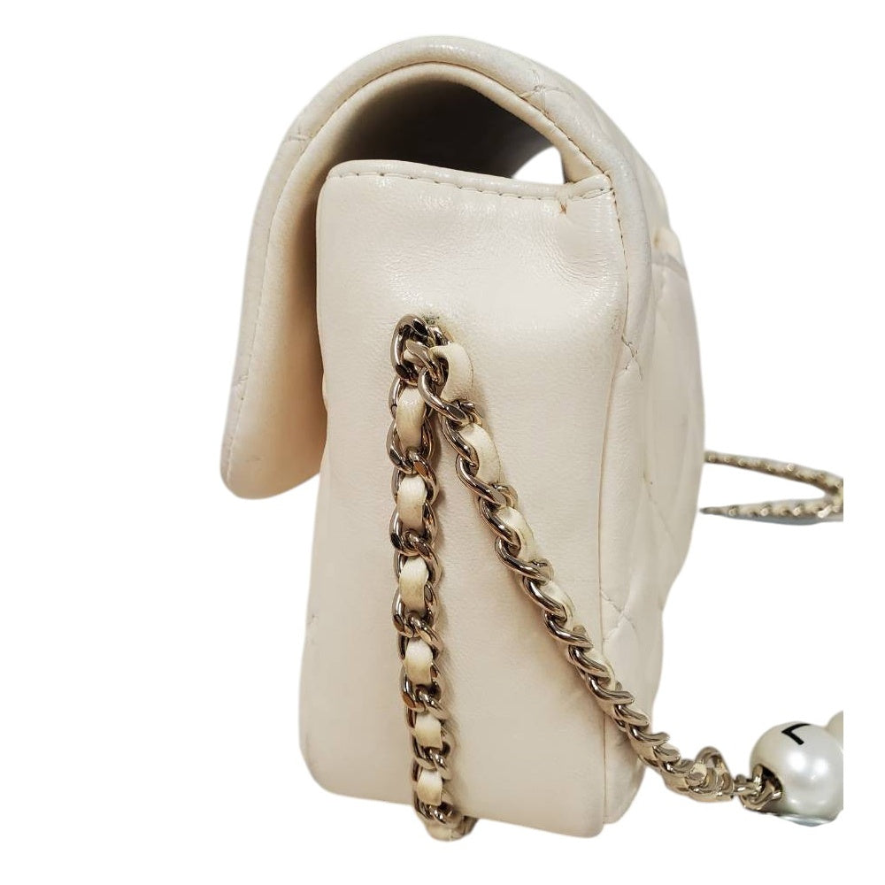 シャネル  CHANEL マトラッセ20 ベージュ ラムスキン  2020年コレクション  ショルダーバッグ/PW26024