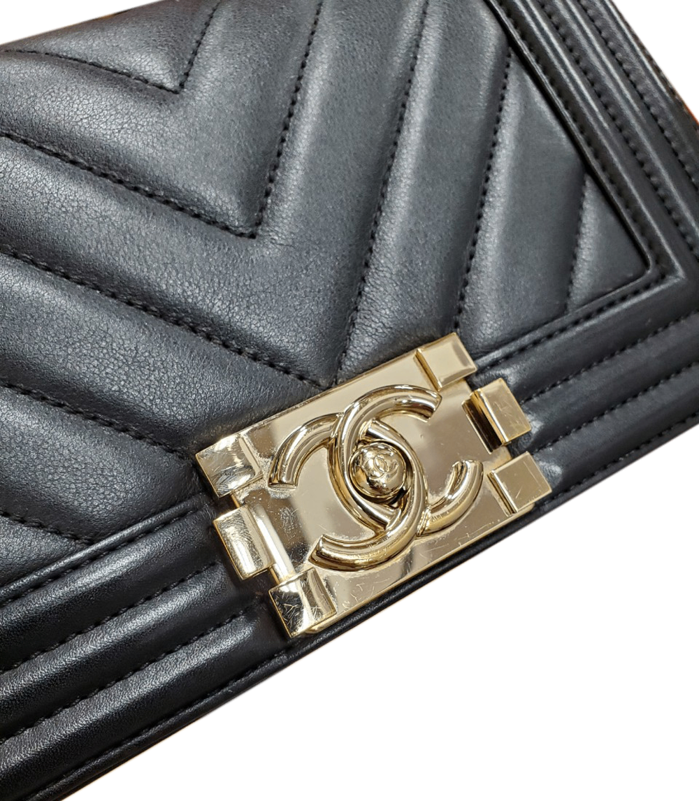 シャネル  CHANEL  ラムスキン  ボーイシャネル  CHANEL  Vステッチ  チェーンショルダー