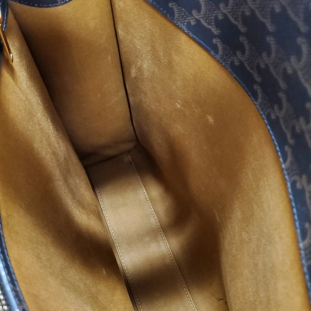 セリーヌ  CELINE  トリオンフ  バーティカルカバ  ミディアム  ブラック/MA2602011