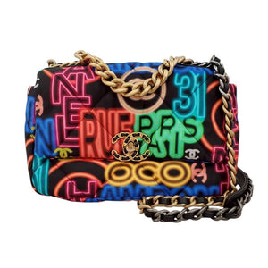 シャネル CHANEL AS1160 ネオンカラー キルティング フラップバッグ