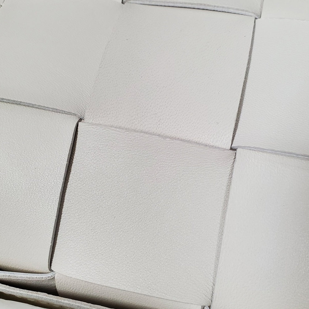 ボッテガヴェネタ  BOTTEGA  VENETA  イントレチャート  キャンディーカセットミニ  ショルダーバッグ  ホワイト  666688/AT250937