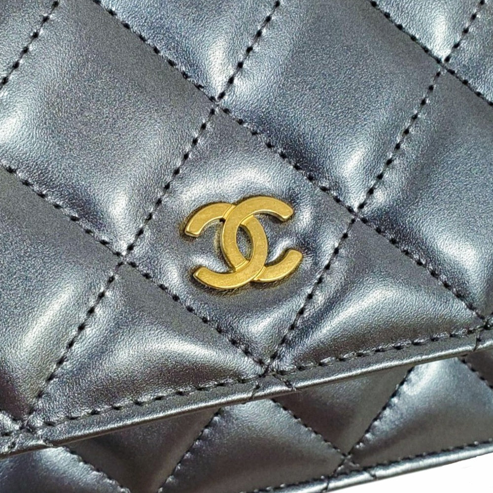 シャネル  CHANEL マトラッセ チェーンウォレット ショルダーバッグ メタリックブルー ラムスキン/PW24079