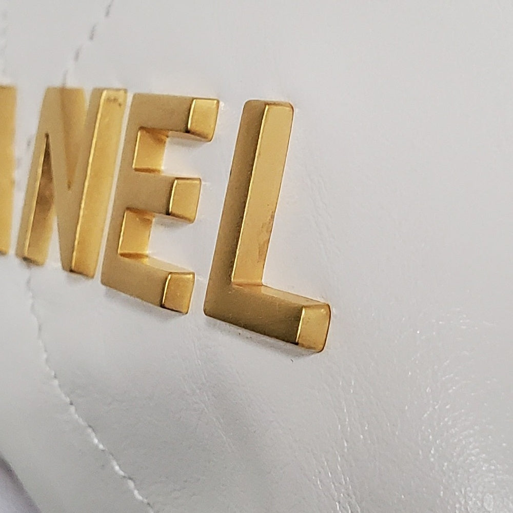 シャネル  CHANEL  シャイニーカーフスキン  CHANEL22  ミニ  チェーンショルダー  ホワイト/シルバー  AS3980/AT230822