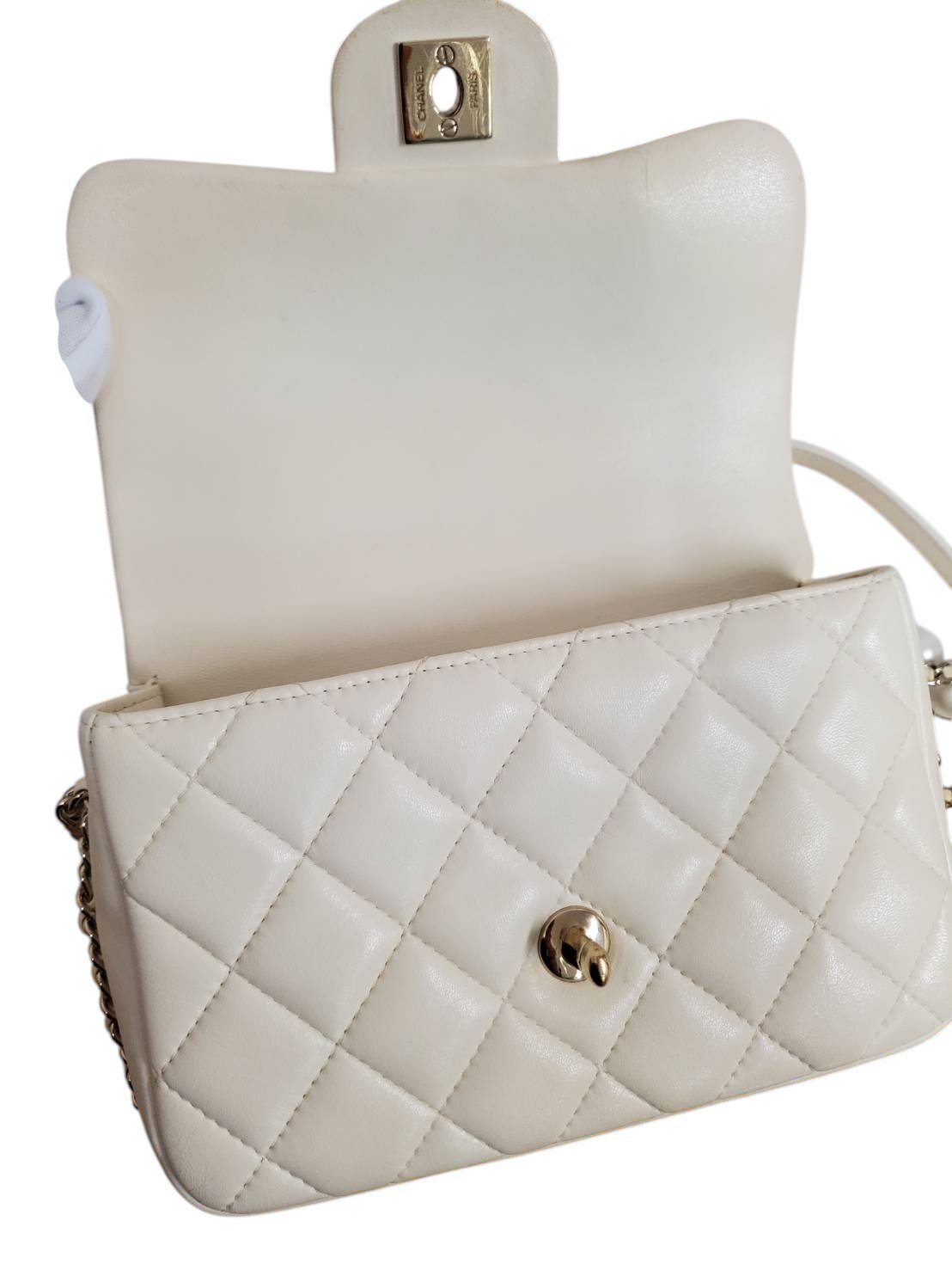 シャネル  CHANEL マトラッセ20 ベージュ ラムスキン  2020年コレクション  ショルダーバッグ/PW26024