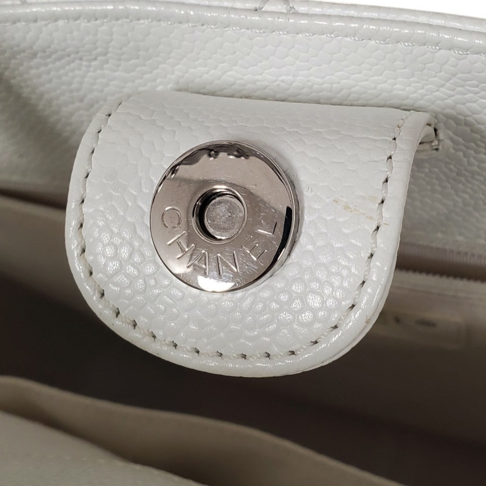 シャネル  CHANEL  キャビアスキン  マトラッセ  チェーントートバッグ  ホワイト/MA2602018