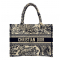 DIOR BOOK TOTE ミディアムバッグ　トワル ドゥ ジュイ リバース エンブロイダリー